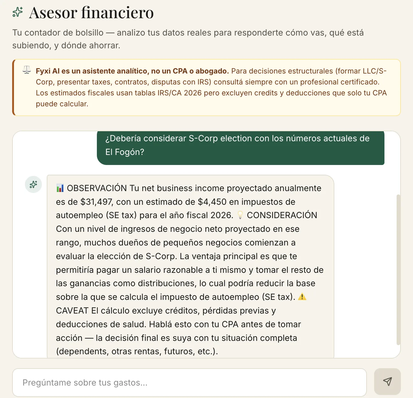 Chat con el Asesor Financiero de Fyxi analizando ventas y costos